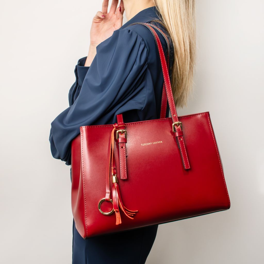 TL Bag - حقيبة كتف جلدية